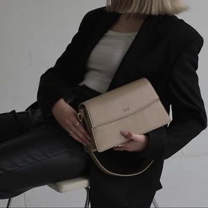 Freja New York Shoulder Bag in Latte